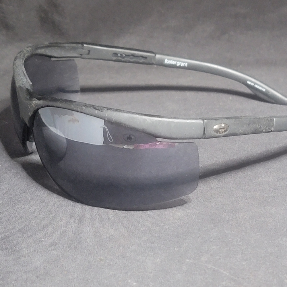 Foster Grant Ironman M Sweep FTG Sports Sunglasses Black Wraparound